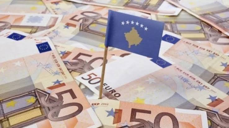 Ekonomistët kritikojnë Qeverinë: Punëtorët e sektorit privat janë lënë në mëshirën e punëdhënësve Ekonomistët kritikojnë Qeverinë: Punëtorët e sektorit privat janë lënë në mëshirën e punëdhënësve