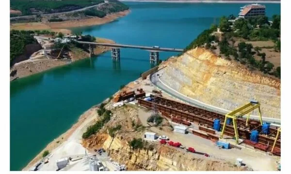 Ja kur do të përfundojnë punimet në Urën e Kukësit që eliminon kolonat e rrugës Kosovë – Tiranë Ja kur do të përfundojnë punimet në Urën e Kukësit që eliminon kolonat e rrugës Kosovë – Tiranë