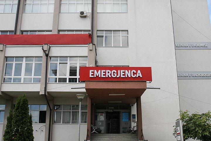 Plagosja në Pejë, flasin nga QKUK-ja: Gjendja e 34-vjeçarit është e rëndë Plagosja në Pejë, flasin nga QKUK-ja: Gjendja e 34-vjeçarit është e rëndë