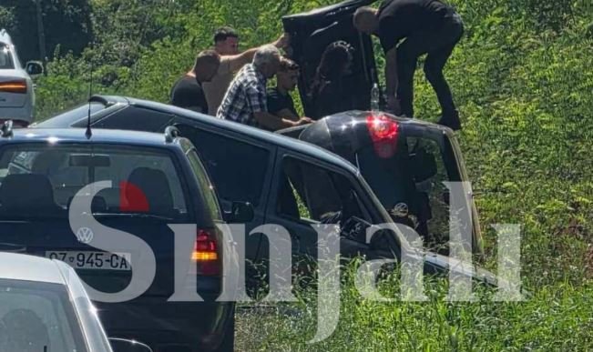 Një aksident trafiku ka ndodhur sot në fshatin Baballoq të Deçanit. Një aksident trafiku ka ndodhur sot në fshatin Baballoq të Deçanit.