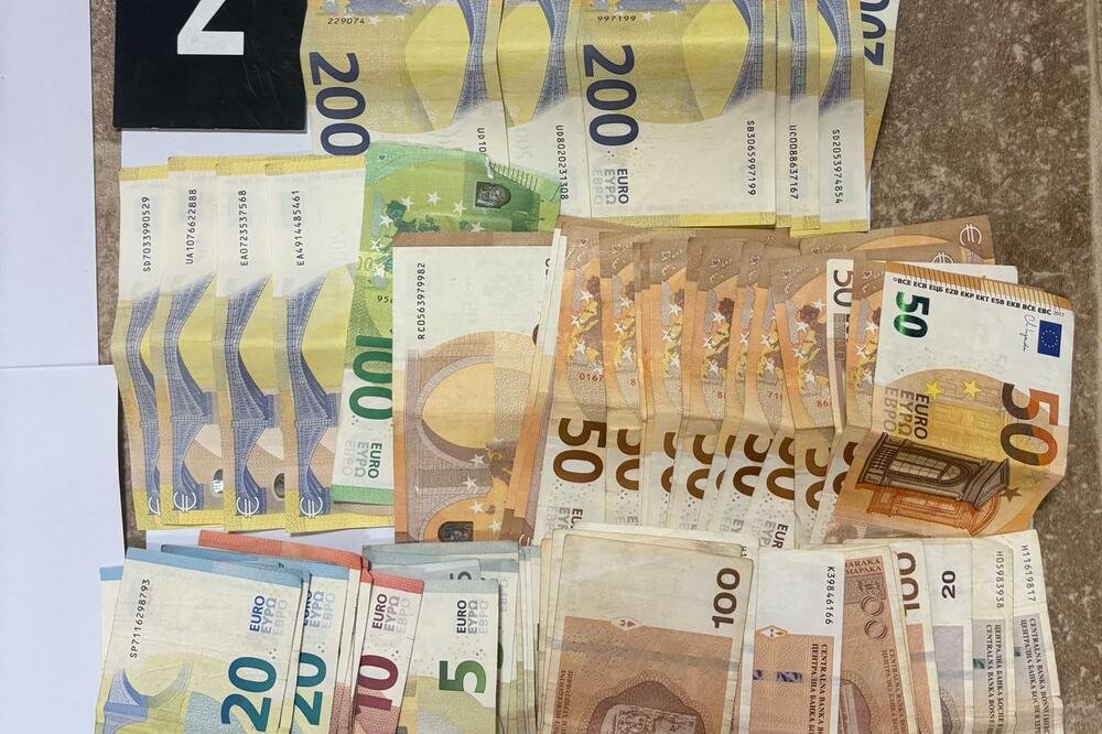 Policia në Ulqin arreston tre shtetas të Kosovës, dyshohen për disa vjedhje Policia në Ulqin arreston tre shtetas të Kosovës, dyshohen për disa vjedhje