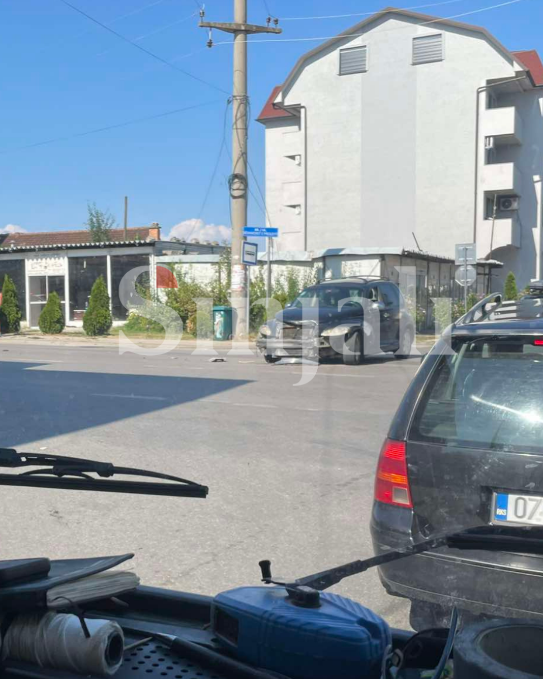Aksident në Prilep të Deçanit, tre të lënduar Aksident në Prilep të Deçanit, tre të lënduar