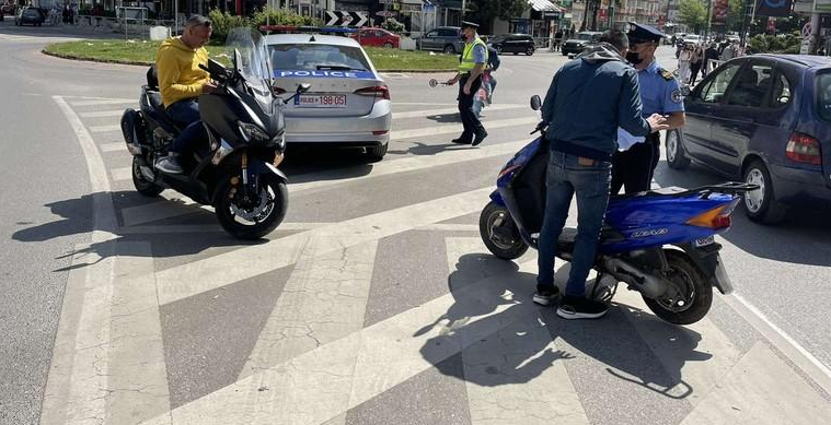 Policia në Pejë shqipton 375 gjoba ndaj motoçiklistëve gjatë gushtit Policia në Pejë shqipton 375 gjoba ndaj motoçiklistëve gjatë gushtit