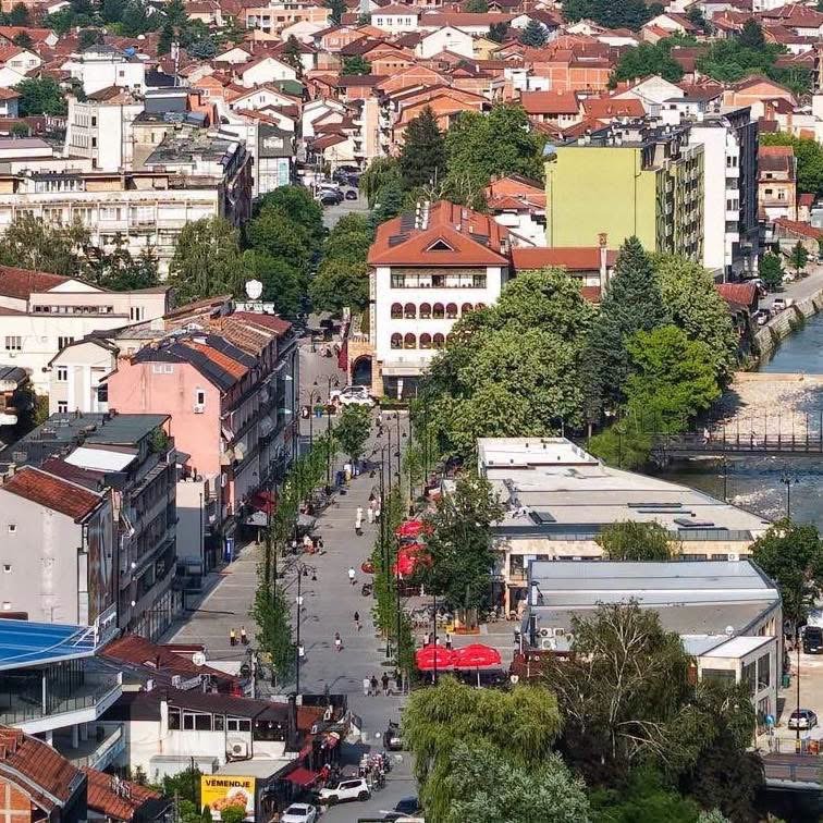 Gjendet e mitura që ishte raportuar e zhdukur në Pejë – Policia e gjen duke shëtitur në qytet Gjendet e mitura që ishte raportuar e zhdukur në Pejë – Policia e gjen duke shëtitur në qytet