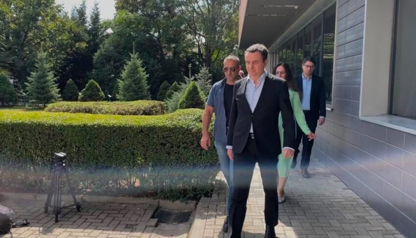 Kurti para takimit me Abdixhikun: Urojmë të arrijmë marrëveshje Kurti para takimit me Abdixhikun: Urojmë të arrijmë marrëveshje