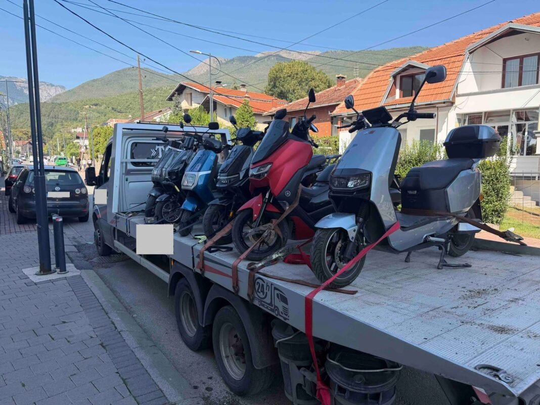 Sekuestrohen 11 motoçikleta në Pejë për kundërvajtje në komunikacion Sekuestrohen 11 motoçikleta në Pejë për kundërvajtje në komunikacion