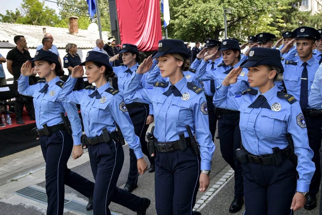 Policia e Kosovës shënon 27-vjetorin me ceremoni solemne në Prishtinë Policia e Kosovës shënon 27-vjetorin me ceremoni solemne në Prishtinë