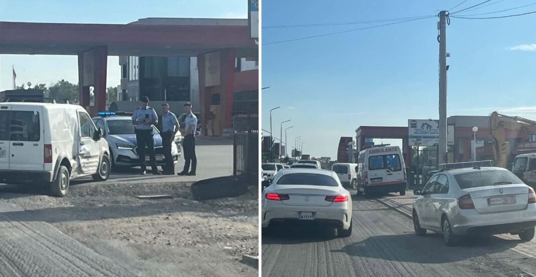 Katër të lënduar në aksidentin mes autoambulancës dhe veturës në Klinë Katër të lënduar në aksidentin mes autoambulancës dhe veturës në Klinë