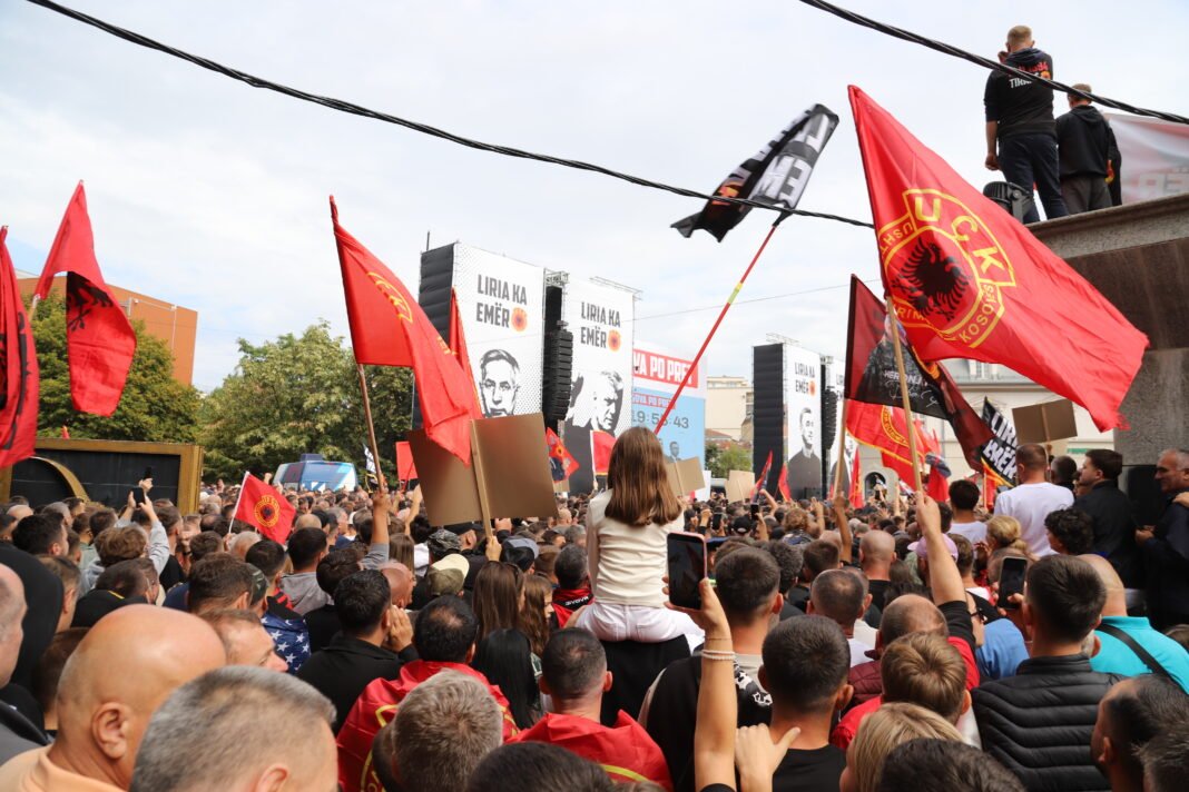 OVL-UÇK: Nesër prej 12:00 protestë gjithëpopullore OVL-UÇK: Nesër prej 12:00 protestë gjithëpopullore